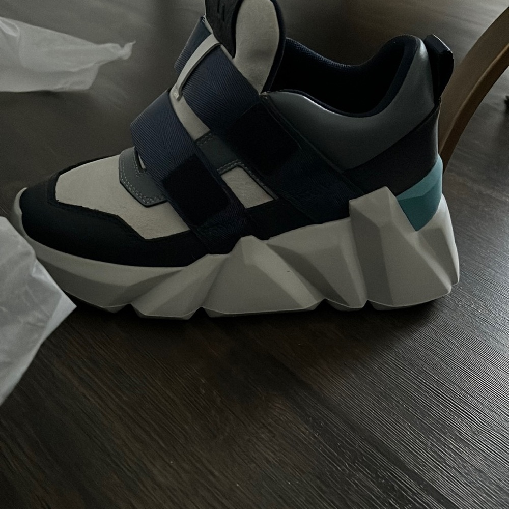 United nude space kick